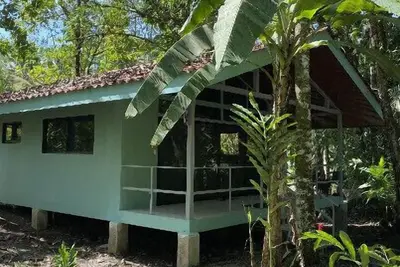 Image de Cabin in tropical lush rainforest