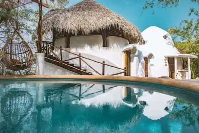 Image de The Temple Earth Dome w/ 2 private decks & Pool