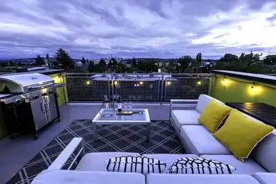 Perch - 47th Elegance: Modern Luxury | Rooftop Views | Free Parking