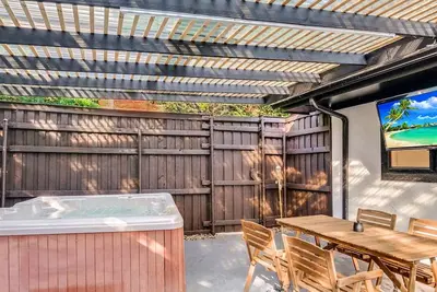 Image de Superior 4br/2b Home with Hot Tub & Grill