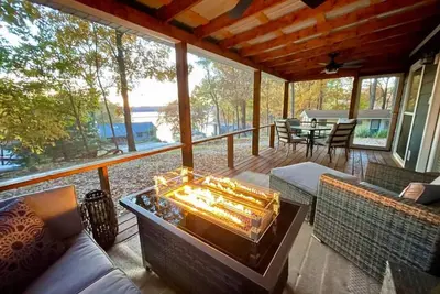 Image de Dreamy Cottage Getaway w\/ Sunset Lakeview