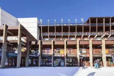 Image de À 10m des pistes de ski, 1er étage, balcon, télévision, casier à ski, 61m², Les Arcs