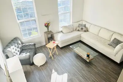 Image de New 4 level contemporary townhouse w double patios