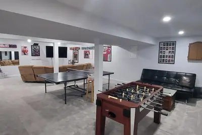 Image de Family and Large Group Friendly Suburb Home!