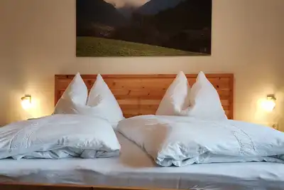 Image de House Lifinar. . . take a vacation where the mountains are close to you.