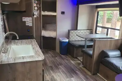 Image de Rent a great camper at Fort Wilderness, delivery included! Campsite not included.