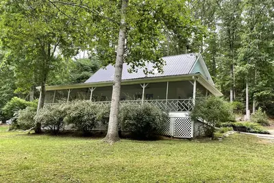 Image de The Little Blue Cottage on the Lake