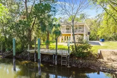 Image de Waterfront home with dock and boat ramp