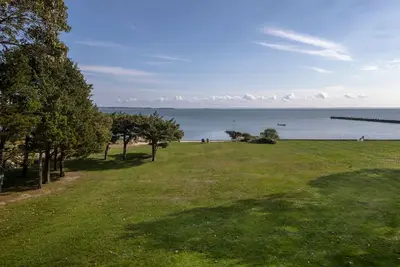 Image de Paradise Water Front with a Private Beach!