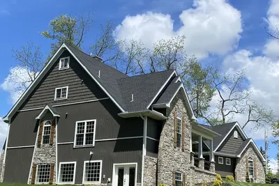 Image de 6400 sq ft of French country 7 bed hot tub and movie theater