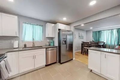 Image de Charming Two-Bedroom Upper Unit in Great Location