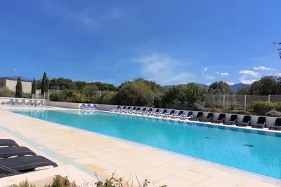 Image de Logement climatisé dans résidence avec piscine à 200m de la mer et des commerces