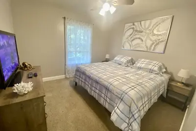 Image de Renovated quite unit, pet friendly