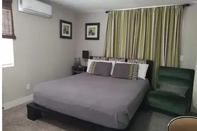 Image de Central 1 Bedroom Guesthouse w/ Private Bath Ideal for Extended Stays