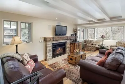 Image de Fasching Haus Unit 8 | Deluxe Condo w/ A/C, Private Deck, 2 Blocks to Downtown