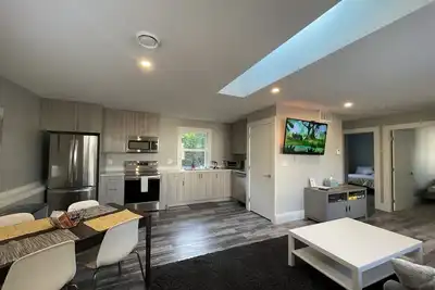 Image de Private New & Modern Cottage Parkside in Saanich