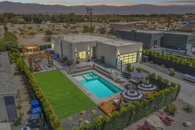 Image de Estrella - Modern Astrology Desert Getaway w/ Pool