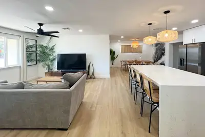 Image de 2400 sq ft home with pool near Old Town Scottsdale