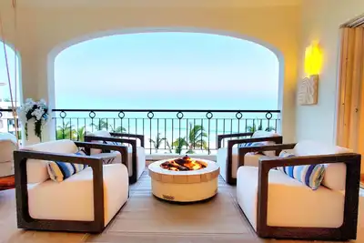 Image de Award-winning Designer- Stunning Penthouse - Ocean Front Views - Prime location!