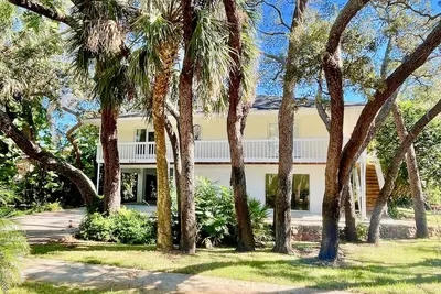 Image de Beautiful 3/2 w/ pool 5 min to beach! Discount p/mo if affected by Hurricanes