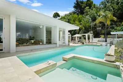Image de 5Bd/4. 5Bath Beverly Hills