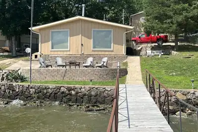 Image de Cozy Lake Cabin With Beautiful View!