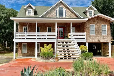 Image de Steps to beach, 7 bedrooms w/ private baths, elevator, game room, Duck 1. 5miles