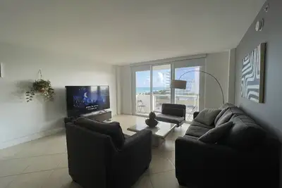 Image de Bright beachfront family confo