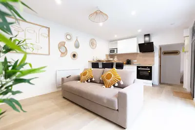 Image de Charming house with terrace and garden in town