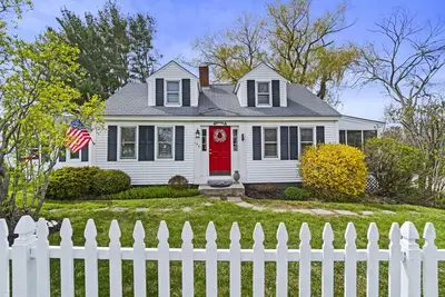 Image de The Willow: Cozy, Sleeps 6, Fenced-In Yard, Ample Parking, Walk to the Beach!