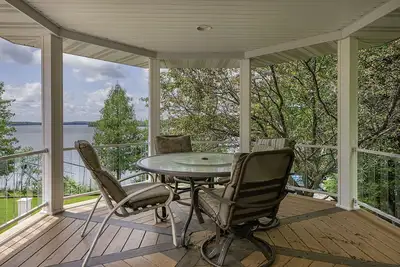 Image de Lakefront Northwoods Winter/Summer Wonderland Updated 3 Bedroom House Sleeps 8