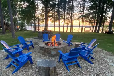 Image de Gorgeous 5 Bedroom Lakefront Property on Eagle Lake--on the Eagle River Chain!