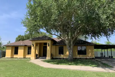 Image de Villa Maria home is min from Beach, SpaceX, Downtown Brownsville and Matamos Mex