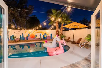 Image de Old Town Oasis! Heated Pool! Bbq! Firepit! Minigolf! Game Room!