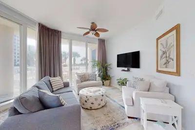 Image de Garden-view condo with lagoon & kid's pools, beach access, on-site eateries & Ac