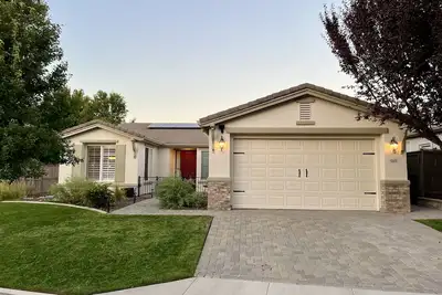 Image de Charming Cozy Casa 3br, 2ba Reno Home - Near Skiing & Lake