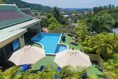 Image de Villa de luxe Jasmine avec quatre chambres, piscine à débordement, personnel complet, chef et petits déjeuners