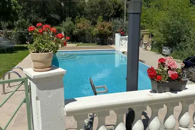 Image de 420 €/ semaine Grasse Cannes Mandelieu studio avec piscine privee et petanque