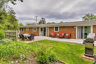 Image de Charming Hyannis Cottage: 1 Mi to Beach!
