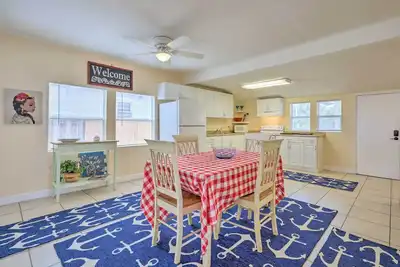 Image de Surfside Oceanfront Cottage w/ Beach Access!