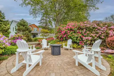 Image de Spacious Neskowin Retreat Two Blocks from Beach Offers Privacy, Fun!