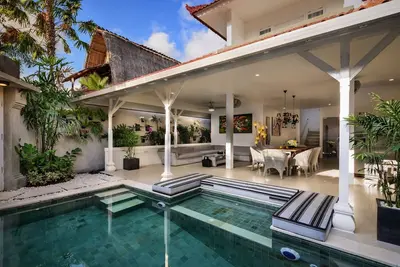 Villa Ozamiz Seminyak
