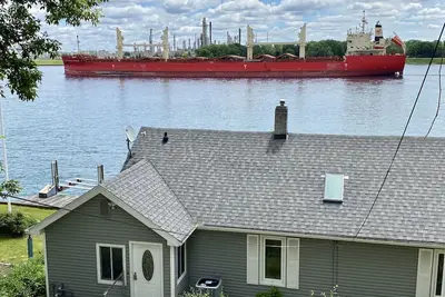 Image de Blue Water Hideaway. . . Awesome renovation. . . Incredible River Views. . . Free Wifi