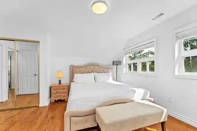 Image de Private 2bdrm unit with ensuite Laundry - U5a