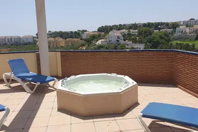 Image de Ático avec jacuzzi privé à 5mn de la plage