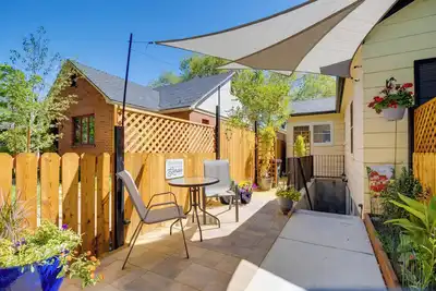 Image de 1 Mi to Riverwalk: Downtown Reno Studio w/ Patio!