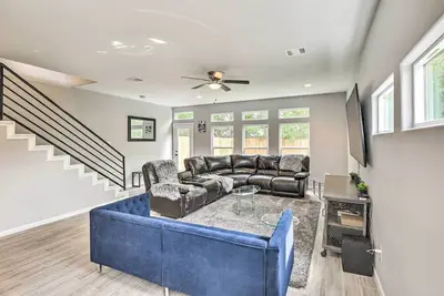 Image de Pet-Friendly Houston Townhome w/ Fenced Yard