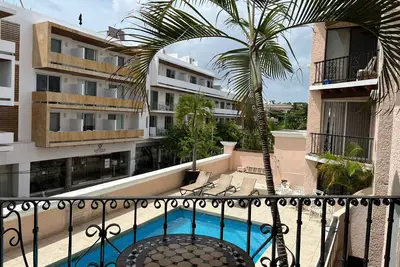 Image de Lovely 2 Bedroom Condo, 1 block to 5th Ave, 2 blocks to the beach!