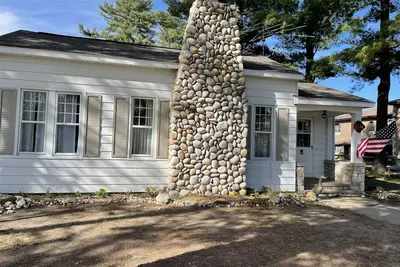 Image de 2-bedroom cottage just a short walk to downtown Indian River, beaches/Burt Lake