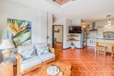 Image de Two upscale condos - luxe ocean-view property - pool, outdoor kitchen, fast WiFi
